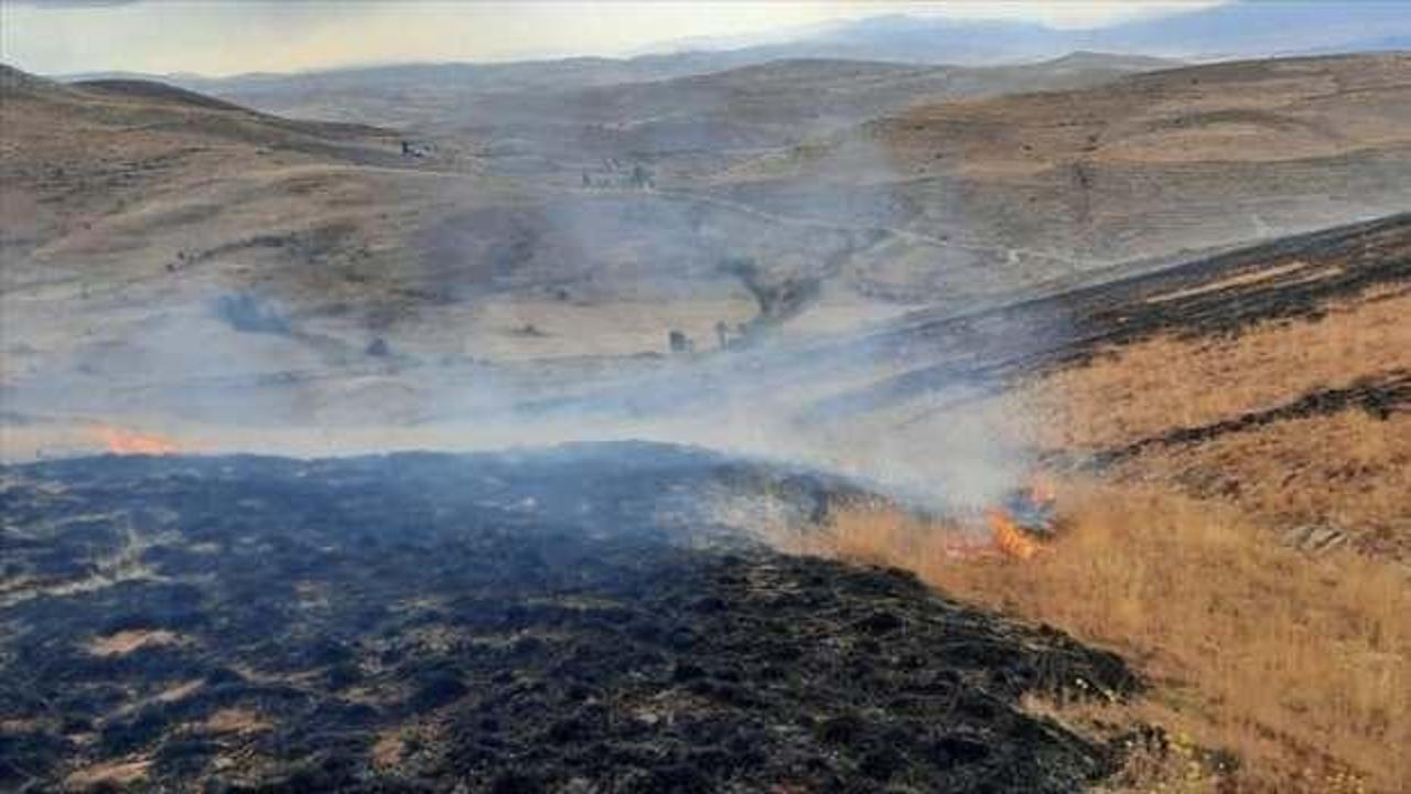 Bayburt'ta çıkan örtü yangını söndürüldü