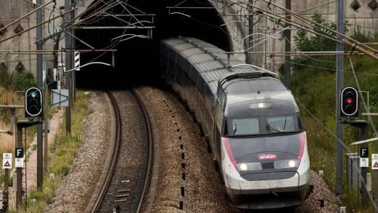 Fransa'da trenlerden eşya çalan çete yakalandı