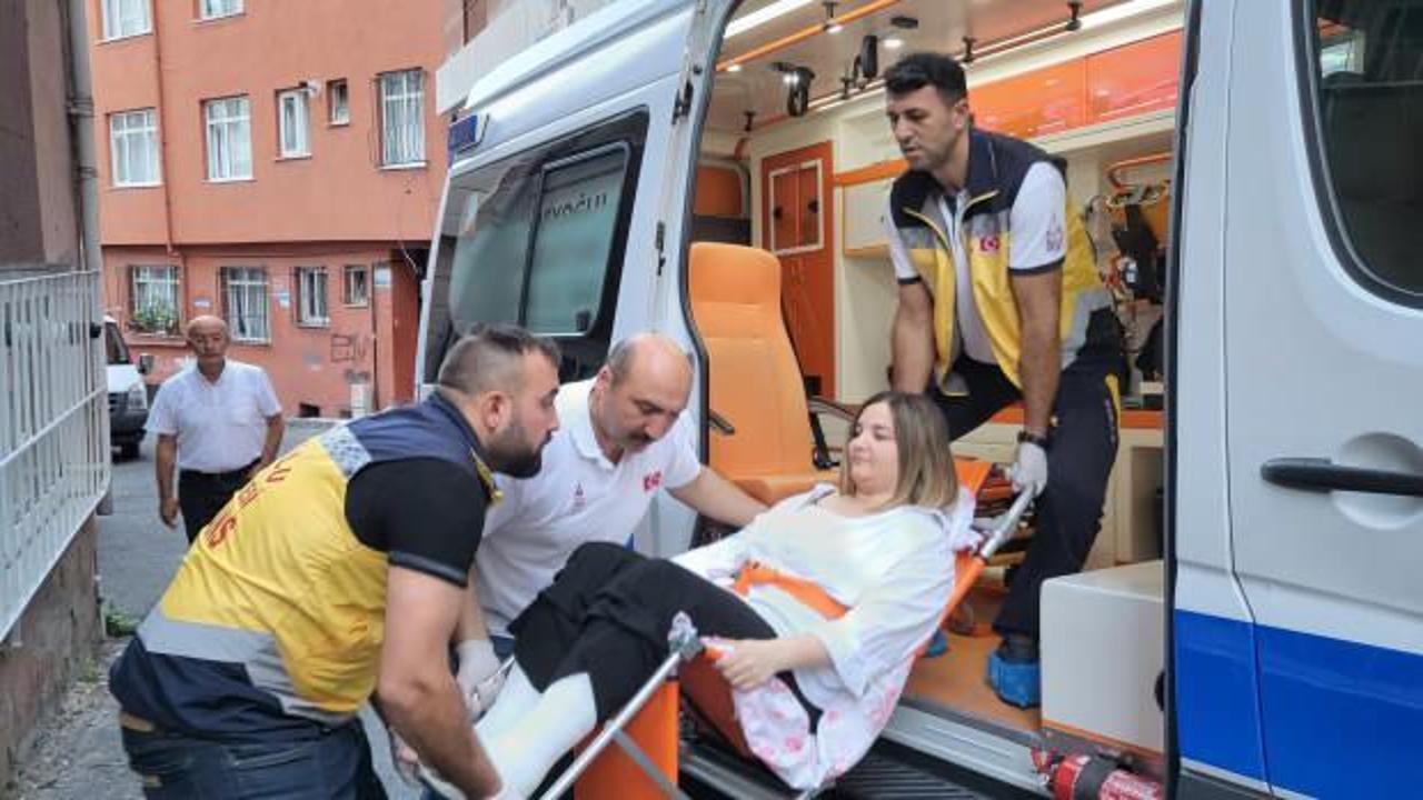 Merdivenden d&uuml;ş&uuml;p iki ayağı kırılan gen&ccedil; kızı KPSS sınavına ambulans yetiştirdi