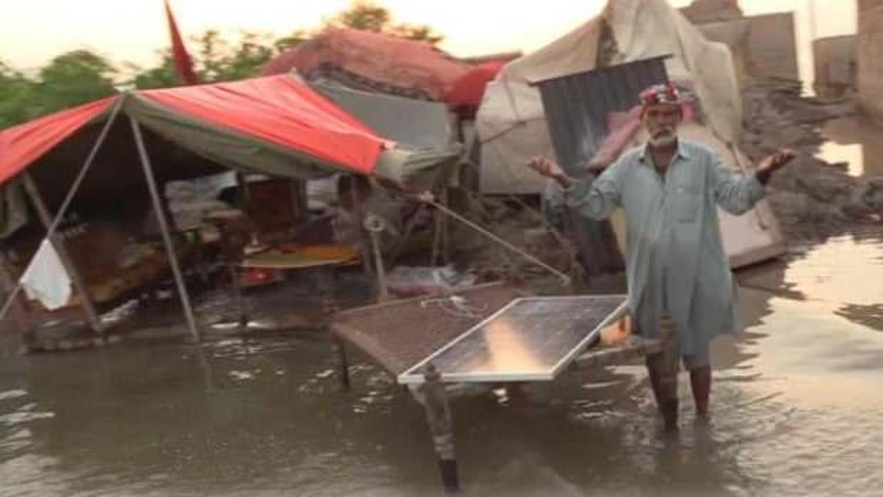 Pakistan'da sel nedeniyle 10 milyon kişi yerinden oldu