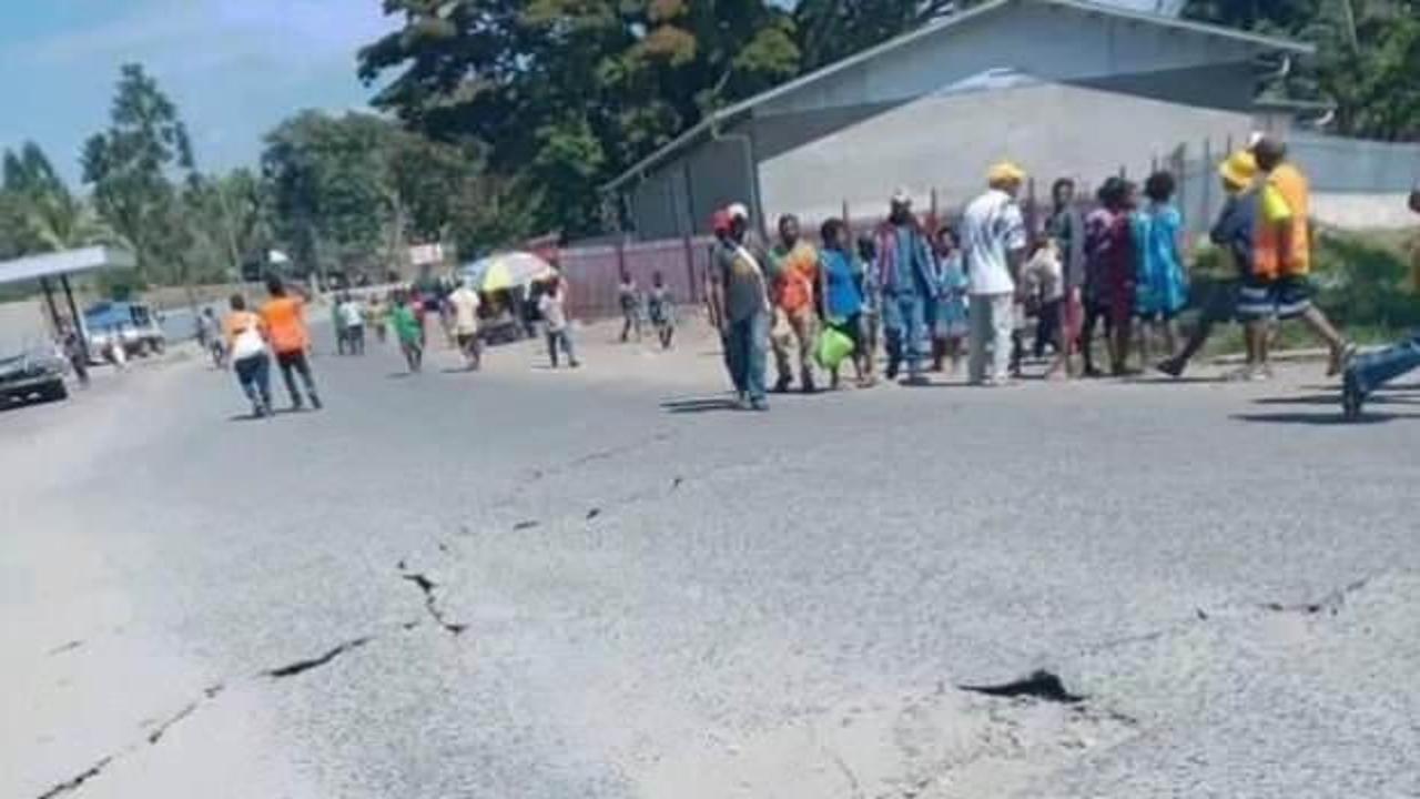 Papua Yeni Gine'deki şiddetli depremde 5 kişi öldü