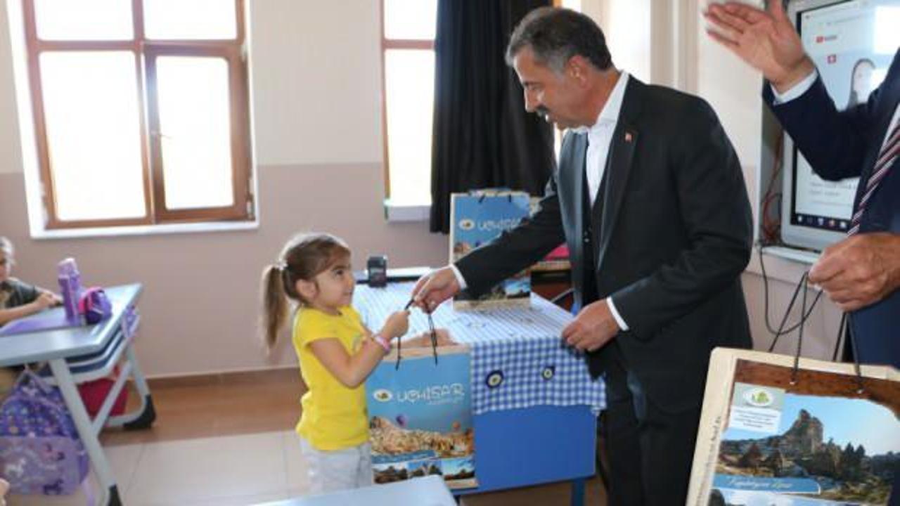 U&ccedil;hisar Belediyesi&rsquo;nden &ouml;ğrencilere kırtasiye yardımı