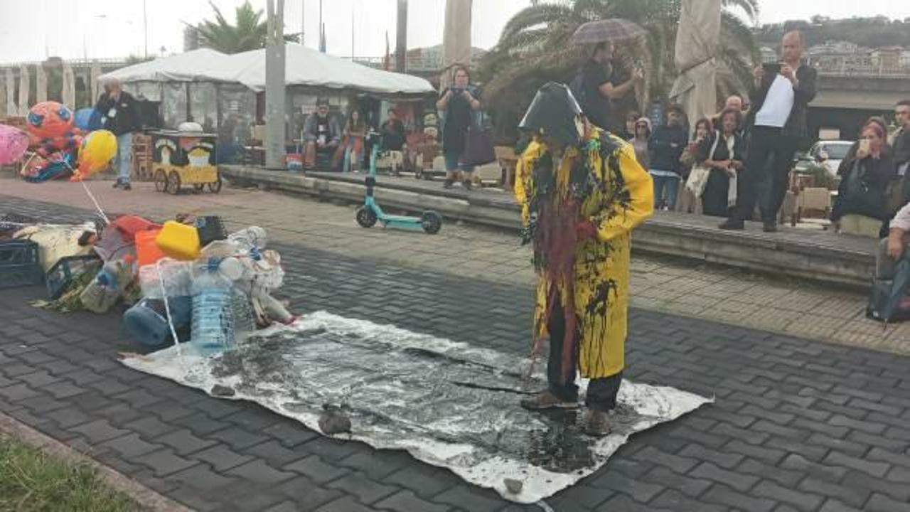  &Uuml;niversite dekanından &ccedil;evre kirliliğine dikkat &ccedil;ekmek i&ccedil;in sıra dışı hareket