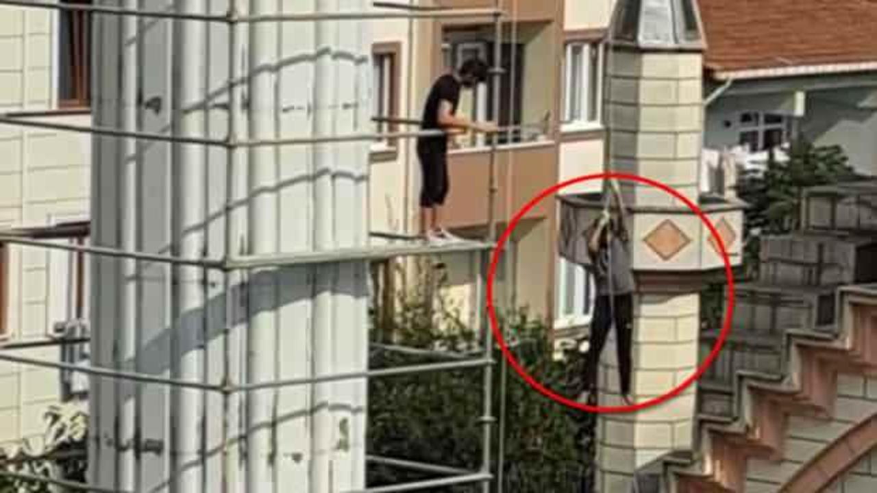 Cami yenilemesinde akılalmaz görüntü! Minareden iple atlayıp yukarıya taş çektiler
