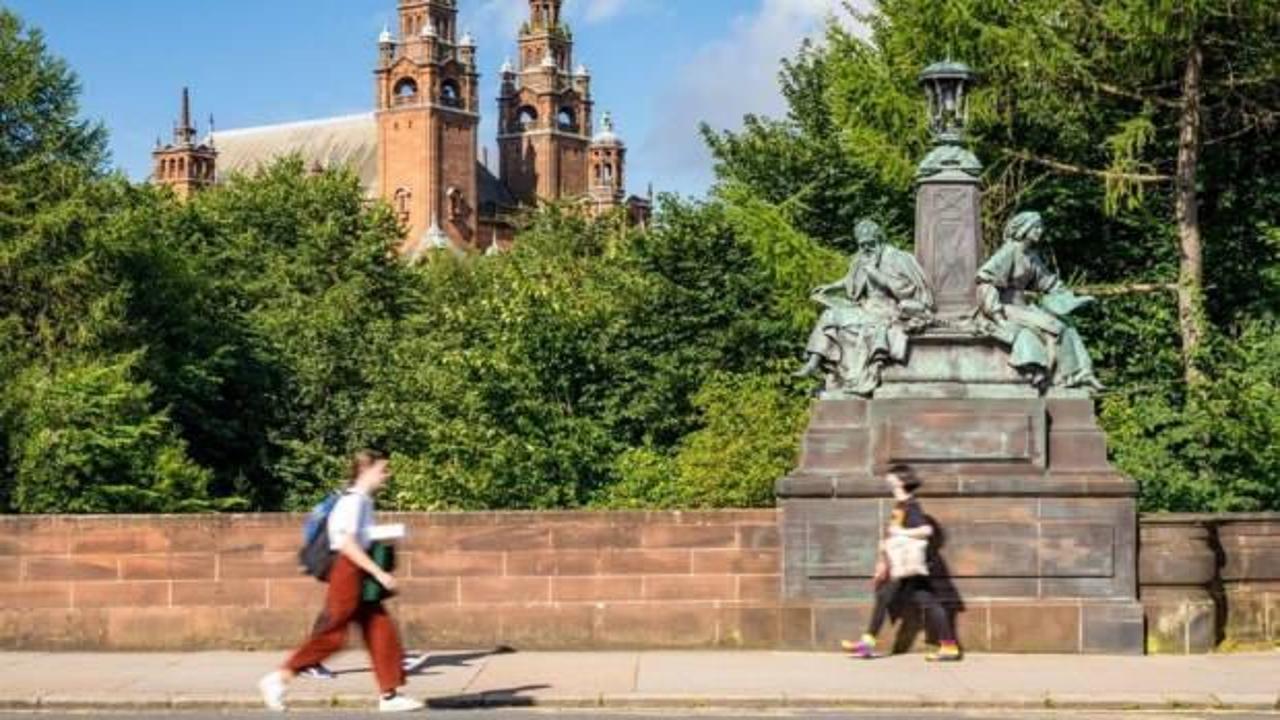 İskoçya'da konaklayacak yer bulamayan öğrencilere okulu bırakmaları tavsiye edildi