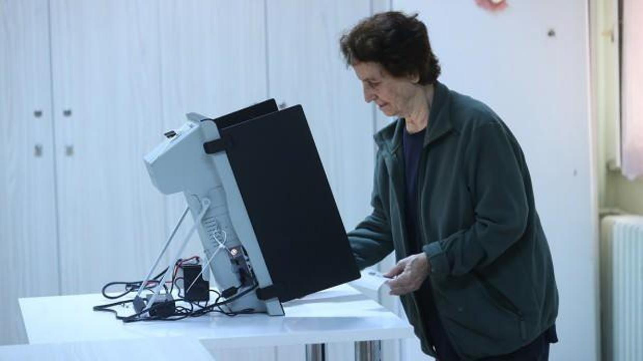 Bulgaristan'da seçim: İlk kez elektronik oylama gerçekleştiriliyor