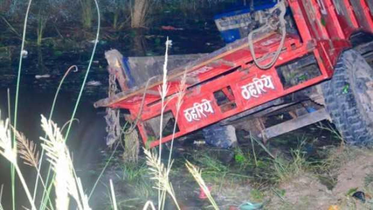 Hindistan'da traktör devrildi: 26 ölü