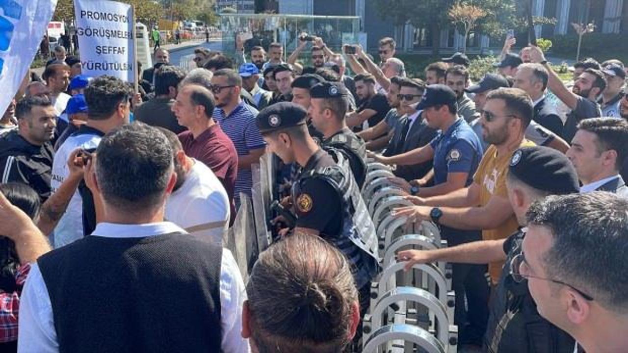 İş&ccedil;ilerden İBB &ouml;n&uuml;nde banka promosyonu eylemi... Arbede yaşandı