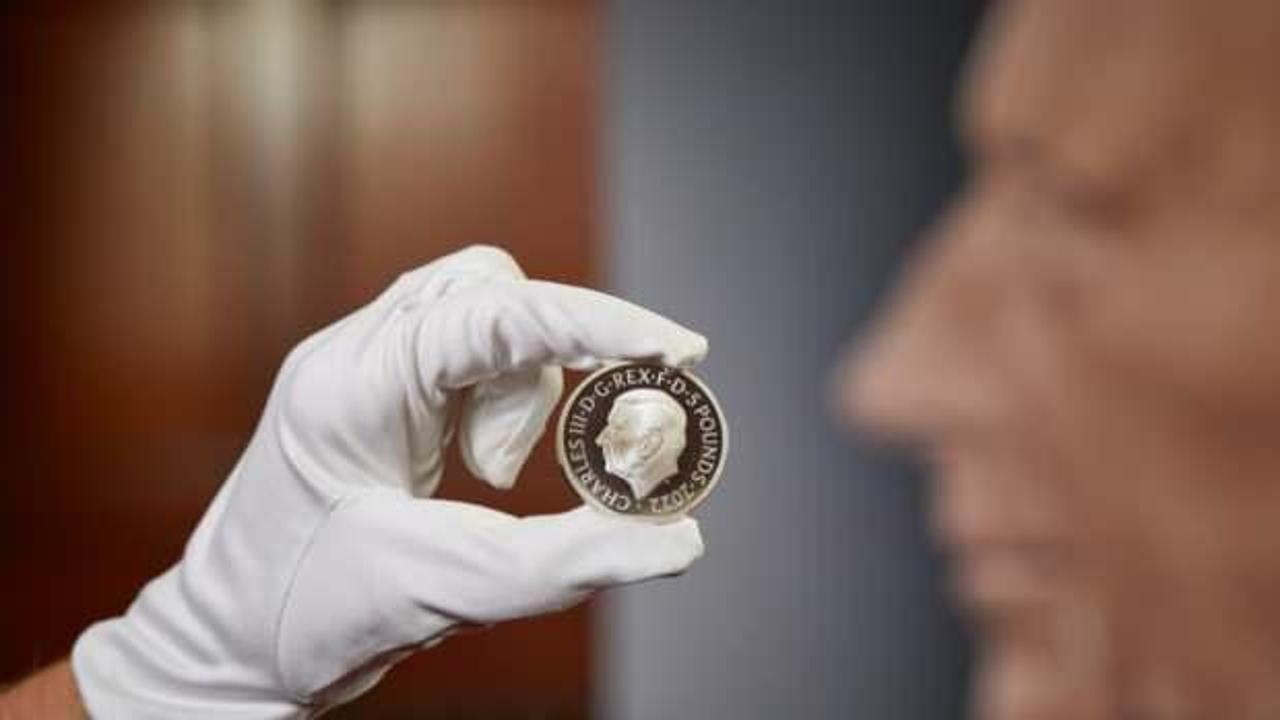 Kral 3. Charles portresinin olduğu ilk madeni paralar basıldı