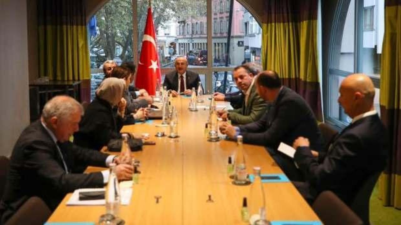 Dışişleri Bakanı Çavuşoğlu, AKPM Türk heyeti ile bir araya geldi