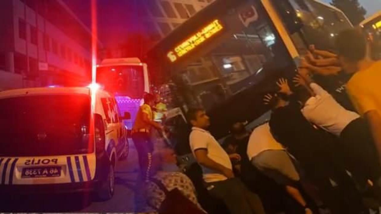 Halk otobüsünün altında kalan dedeyi, onlarca vatandaş otobüsü kaldırarak kurtardı