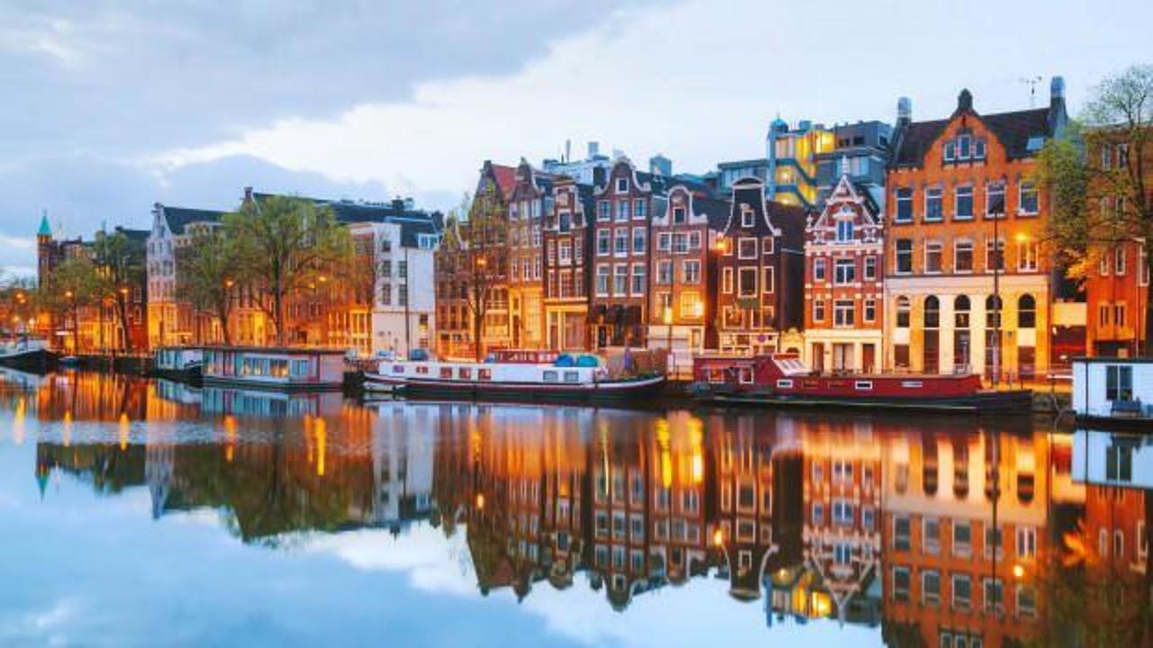 Amsterdam’da kanal gezisi