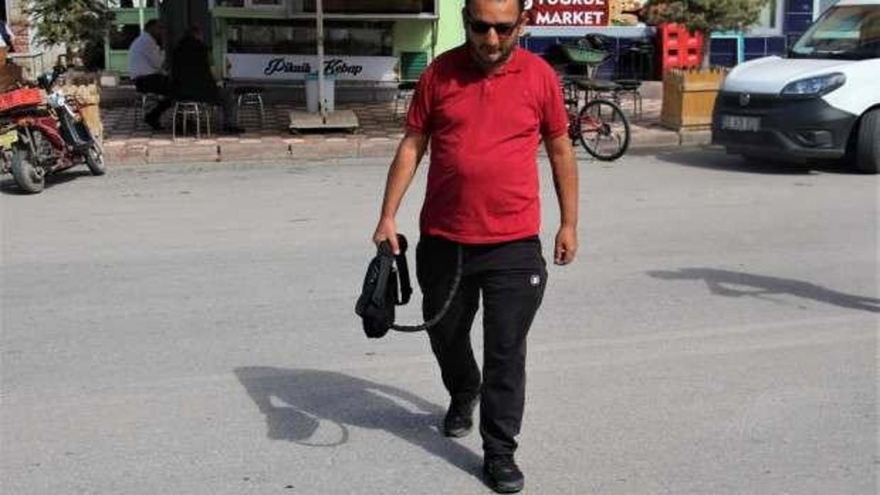 Kalbini çantasında taşıyor, en büyük korkusu kapkaççılar