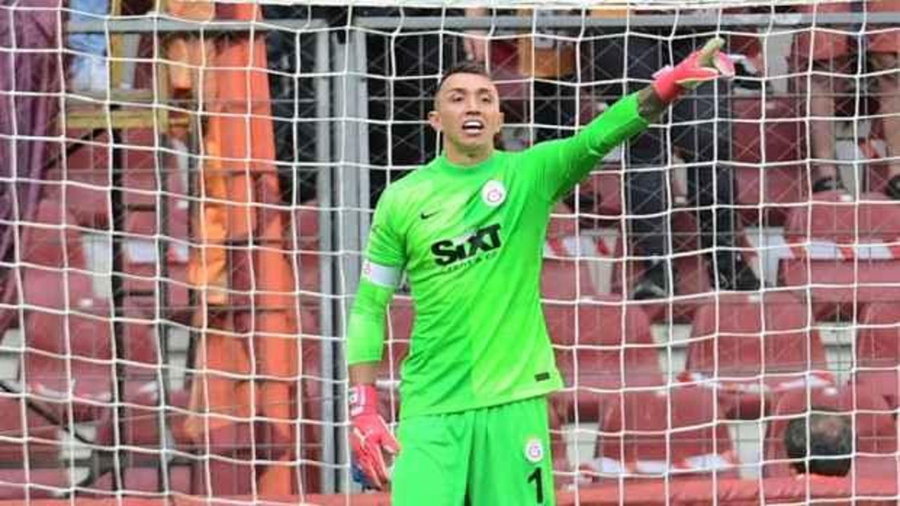 Muslera futbolu bırakmak istediği takımı a&ccedil;ıkladı