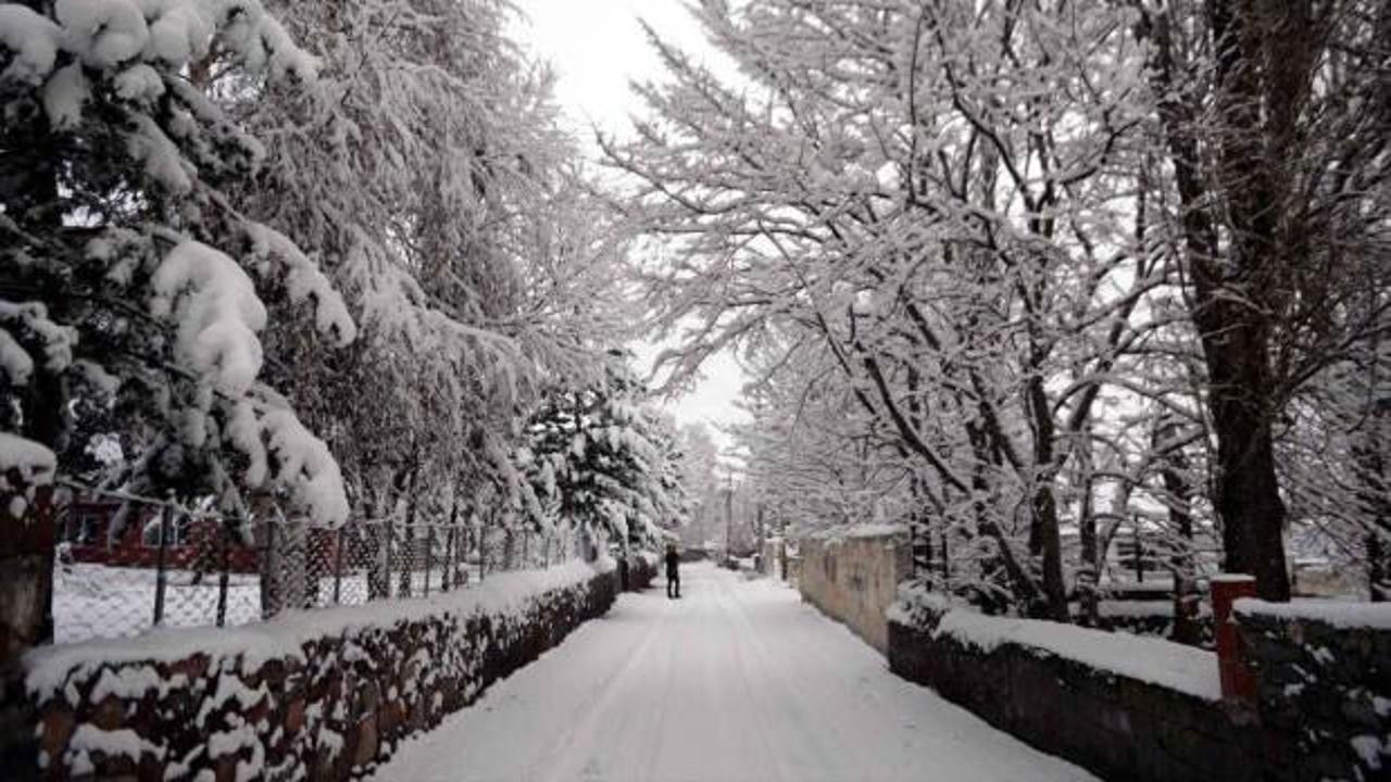 Meteoroloji'den 3 il i&ccedil;in kar yağışı uyarısı: Derece eksi 4'&uuml; g&ouml;rd&uuml;