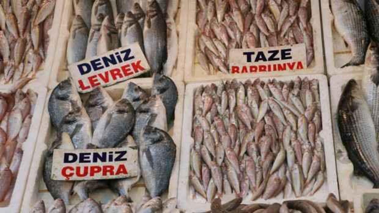 Tezgahlar balıkla doldu taştı, fiyatlar yarı yarıya d&uuml;şt&uuml;