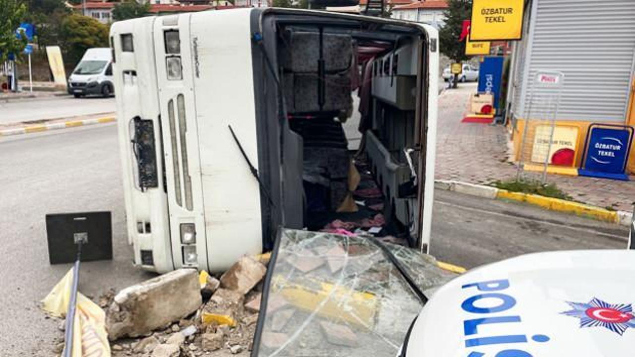 Yozgat’ta feci kaza: Personel taşıyan servis otobüsü devrildi