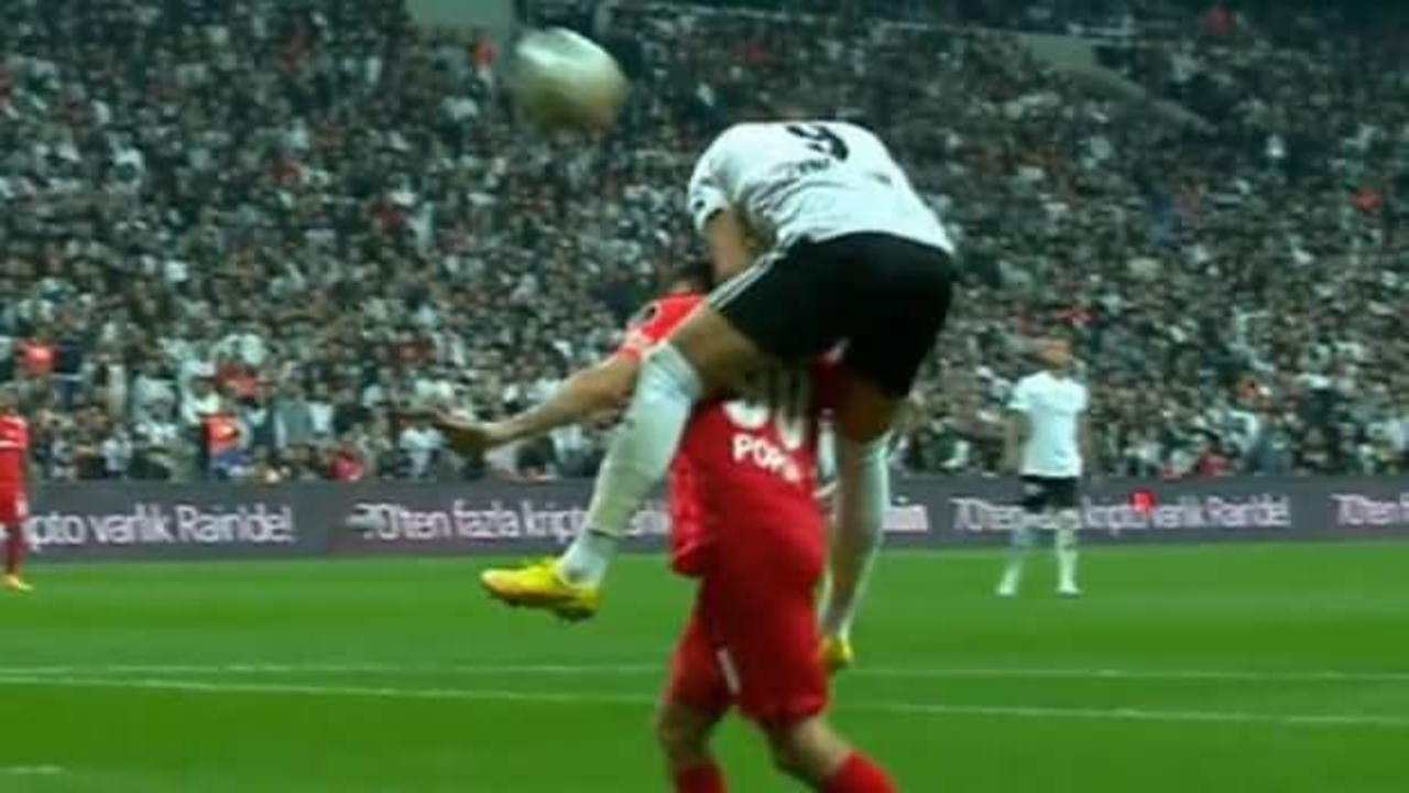 Cenk Tosun'un golünde faul tartışması! Sosyal medyada tepki çekti