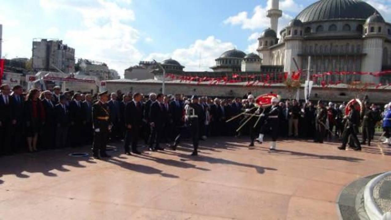 Taksim'de 29 Ekim töreni