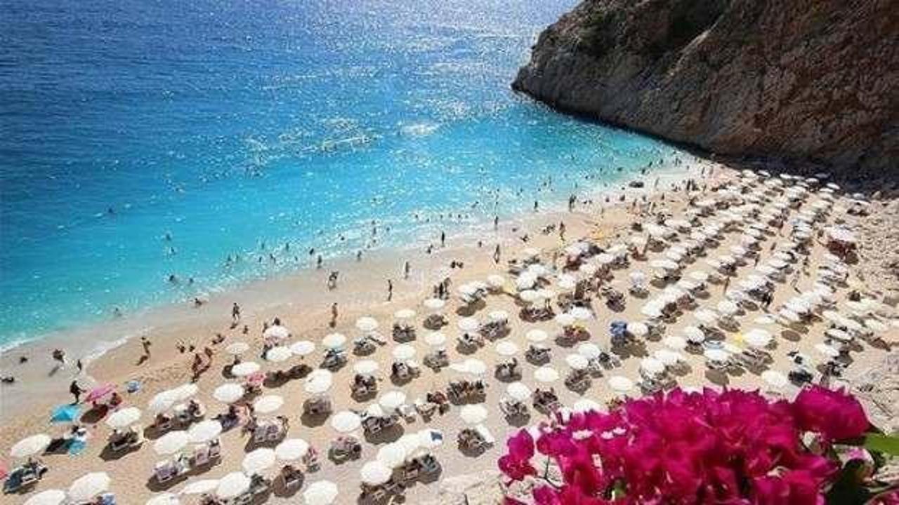 Turizmde &uuml;&ccedil;&uuml;nc&uuml; &ccedil;eyrek geliri 17,9 milyar dolar oldu