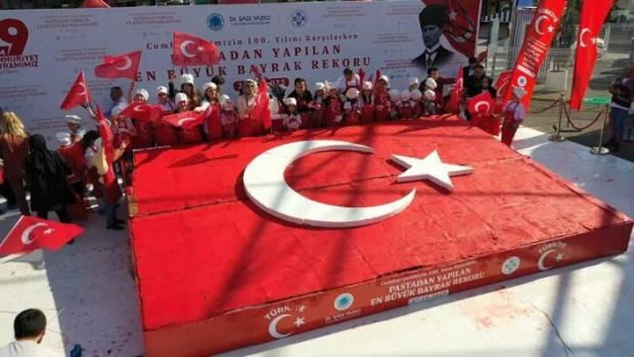 Tuzla'da yapıldı... "Pastadan yapılan en büyük bayrak" Guinness rekorlar kitabına girdi