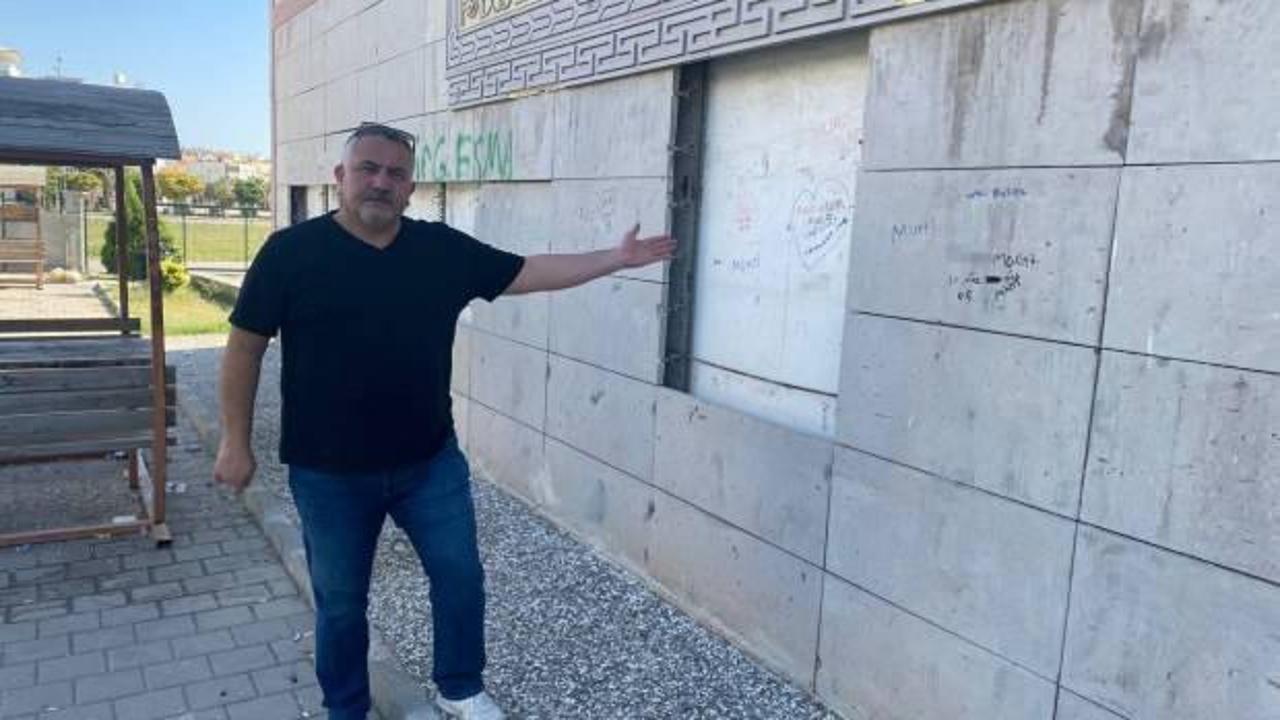 Adana'da provokatörler iş başında... Cemevi duvarına çirkin yazı!