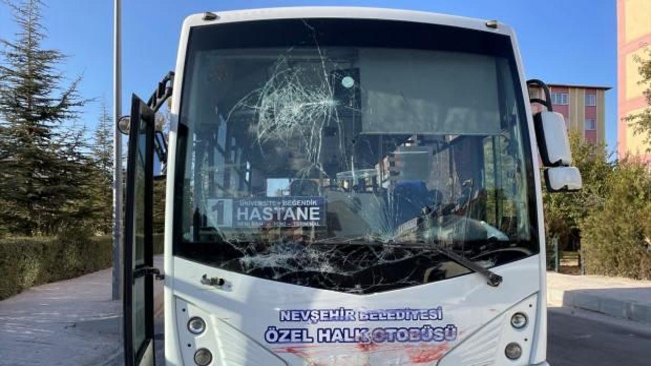 Ambulansa çarpan otobüsteki 4 kişi yaralandı