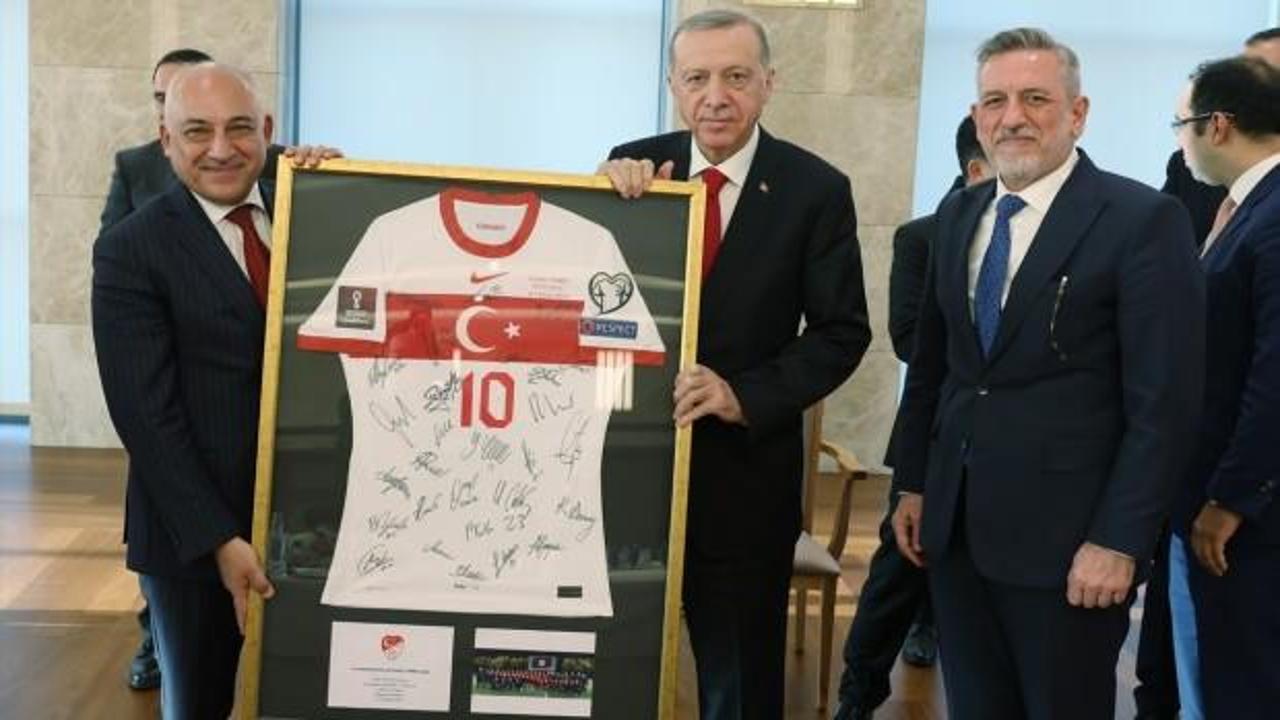 Başkan Erdoğan TFF ve Kulüpler Birliği heyetlerini kabul etti