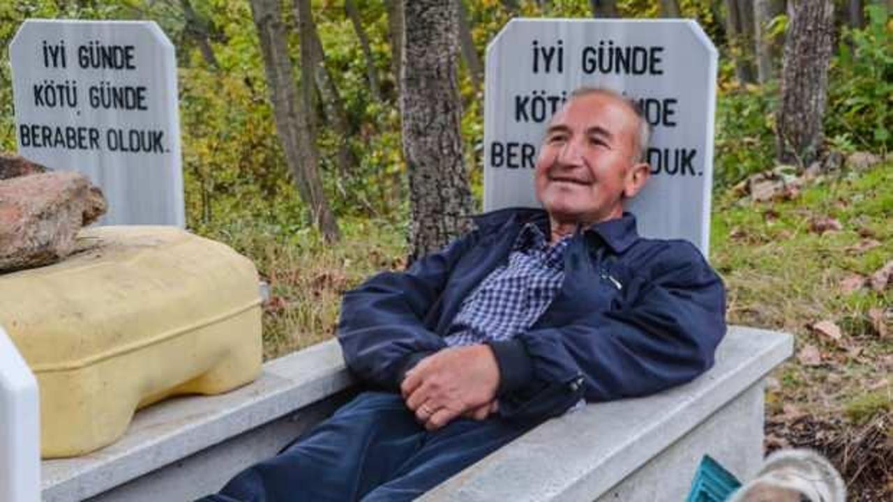 Hayattayken eşinin ve kendisinin mezarını yaptırdı! Her g&uuml;n ziyaret edip i&ccedil;inde yatıyor