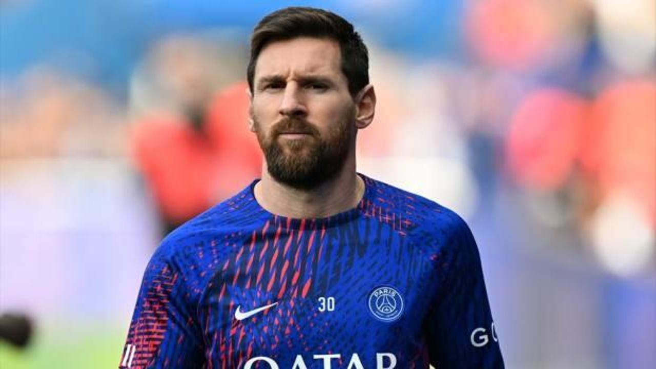 Kadro dışı kalan Lionel Messi özür diledi