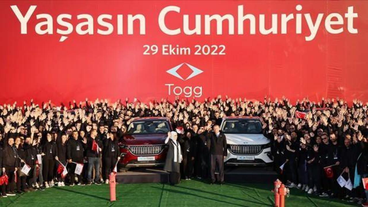 O iki fotoğrafın sırrı: Erdoğan'dan Togg &ccedil;alışanlarına tarihi s&ouml;zler