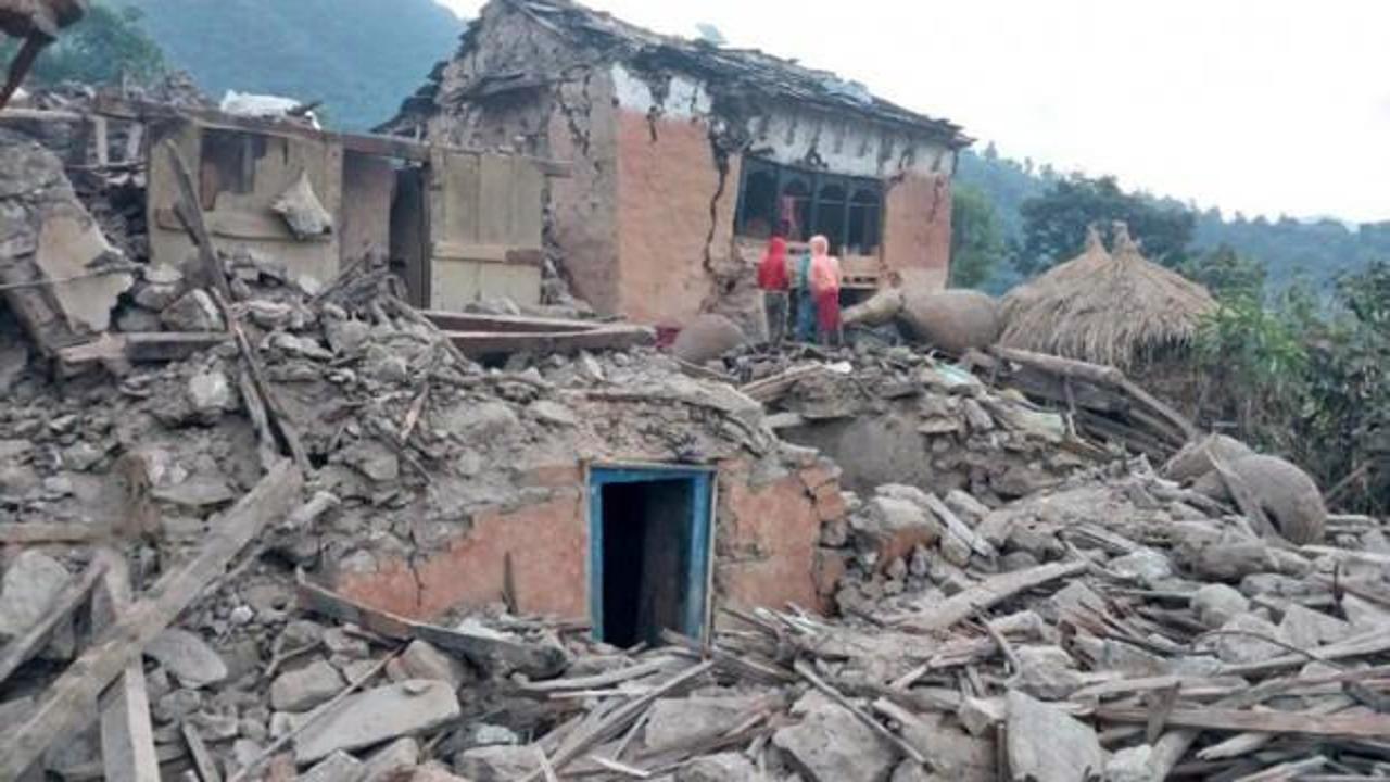 Nepal'de 5,6 şiddetinde deprem: Ölü ve yaralılar var