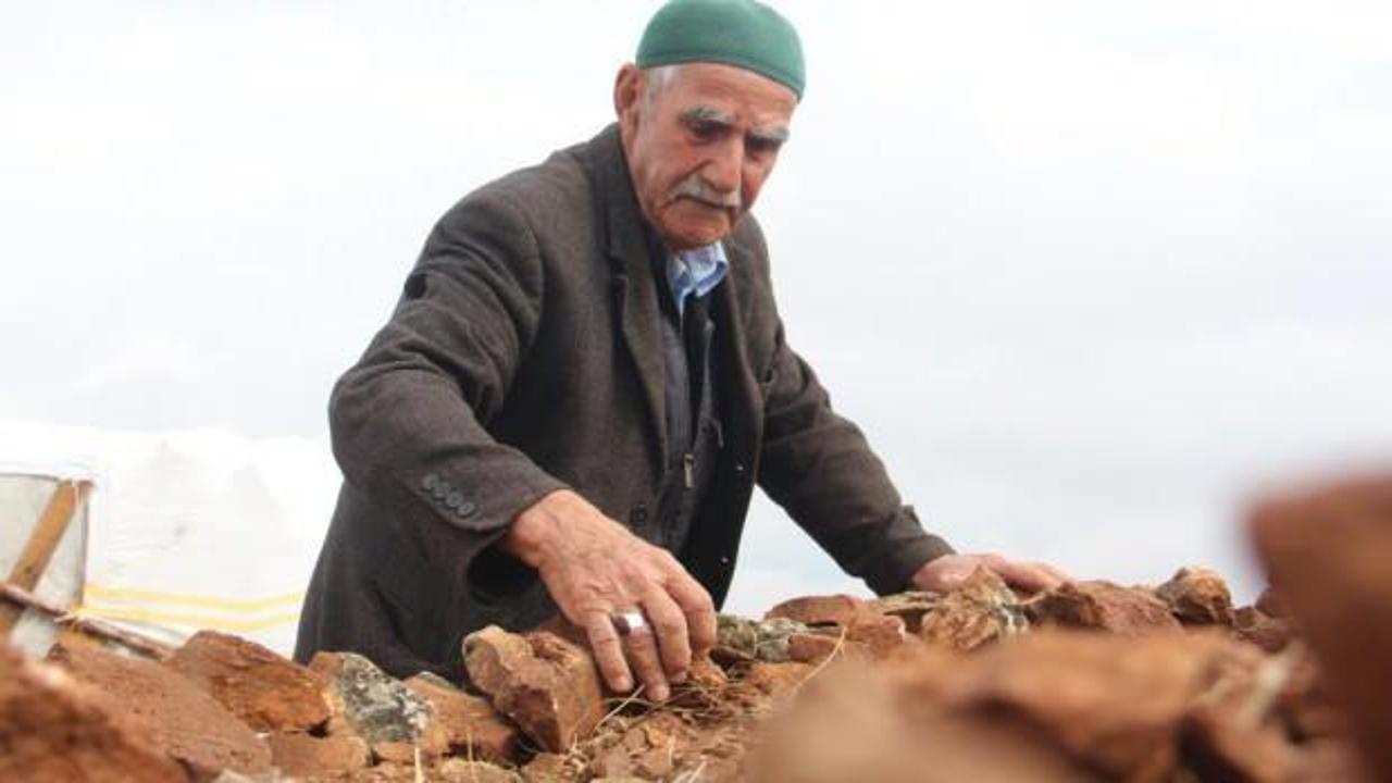 74 yaşındaki İsmail amca şehrin ortasındaki taşlık araziyi ormana &ccedil;evirdi