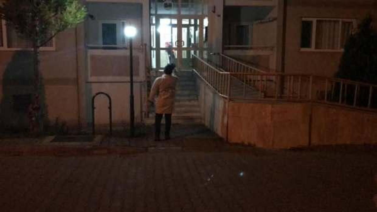 Kavga ettiği oğlunun boğazını sıkarak &ouml;ld&uuml;rd&uuml;