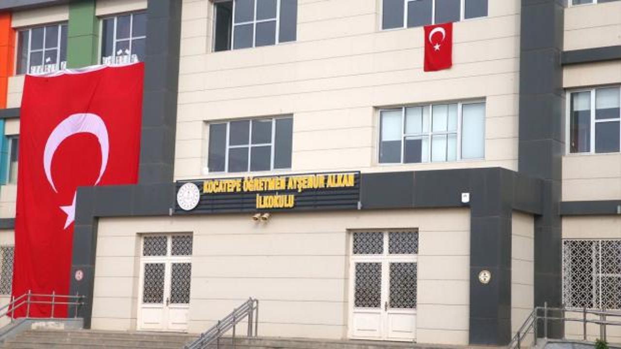 Şehit &ouml;ğretmen Ayşenur Alkan'ın adı g&ouml;rev yaptığı okula verildi