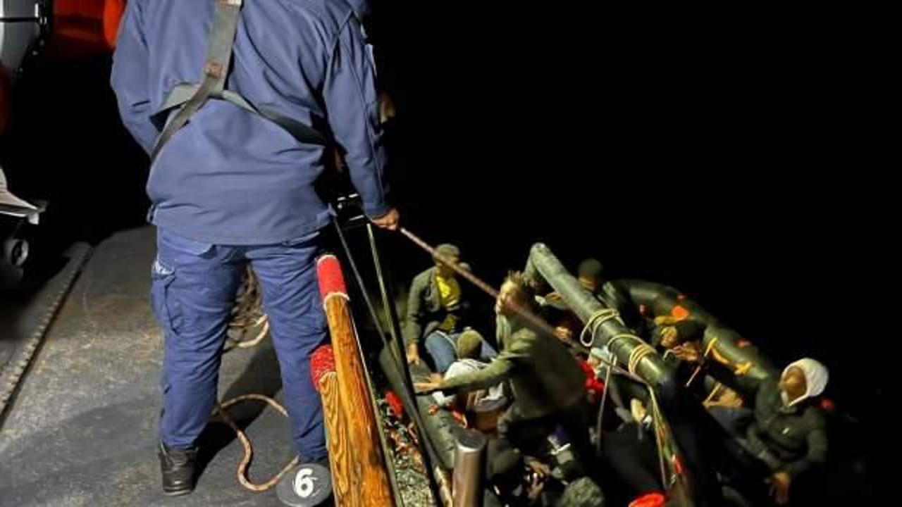 Yunanistan &ouml;l&uuml;me itti: 68 d&uuml;zensiz g&ouml;&ccedil;men kurtarıldı