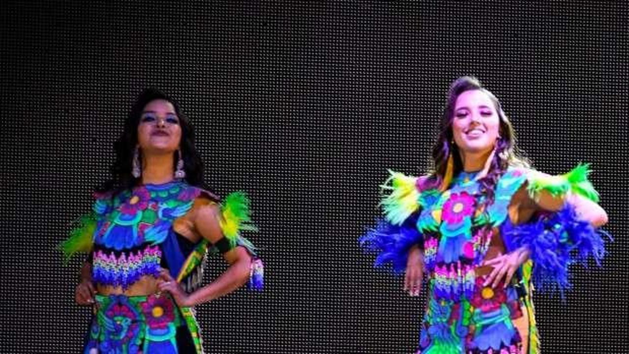 Meksika'da g&uuml;zellik yarışmasında elektrik &ccedil;arpan yarışmacı yere yığıldı