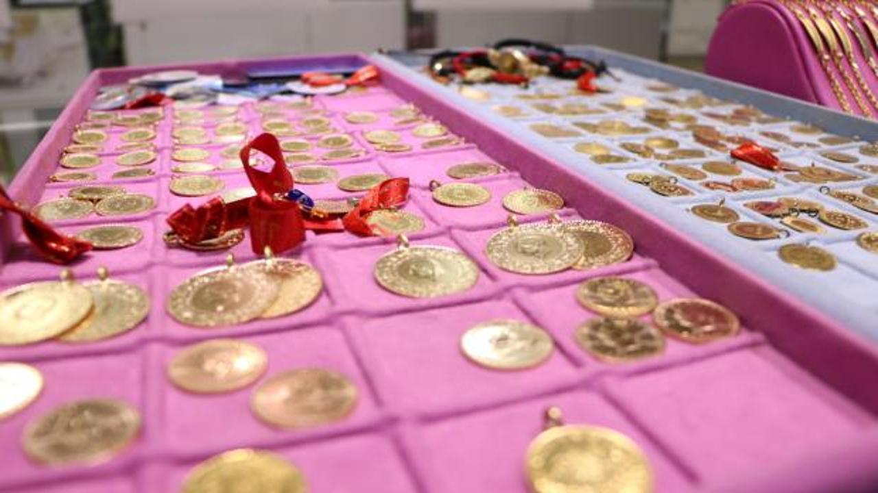 Altın fiyatları g&uuml;ne hareketli başladı! Zirveyi zorluyor
