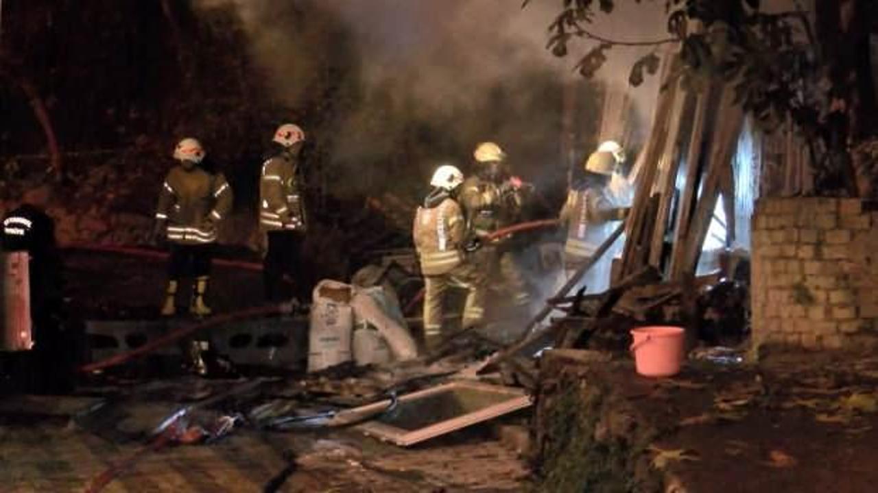&Uuml;sk&uuml;dar'da imalathanede korkutan yangın