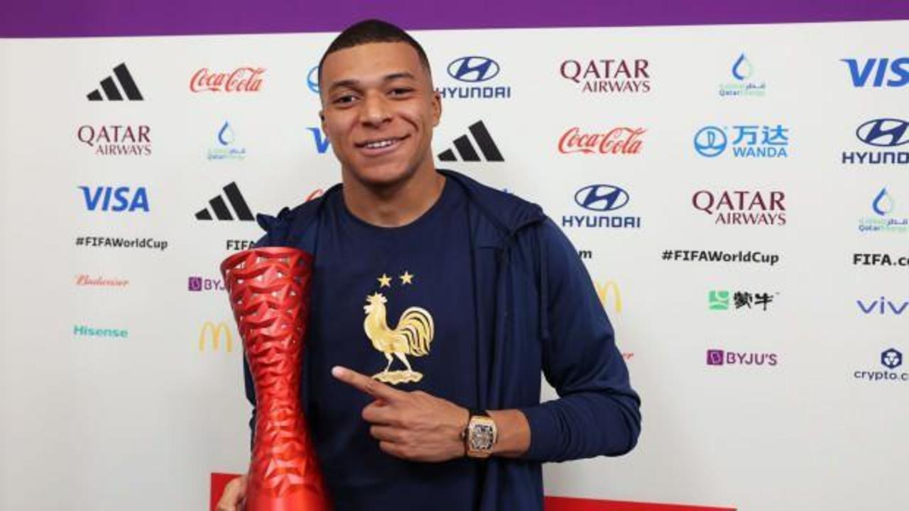 Mbappe'den alkışlanacak hareket! Alkoll&uuml; i&ccedil;ki logosu &ouml;n&uuml;nde poz vermeyi reddetti!
