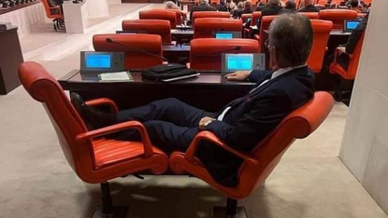 İYİ Partili Andican'ın "b&uuml;t&ccedil;e" keyfi: Meclis'te tepki &ccedil;eken fotoğraf