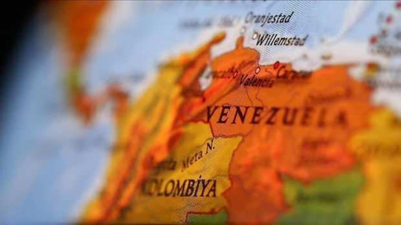 Kolombiya'da toprak kaydı, çok sayıda araç göçük altında kaldı: 27 ölü