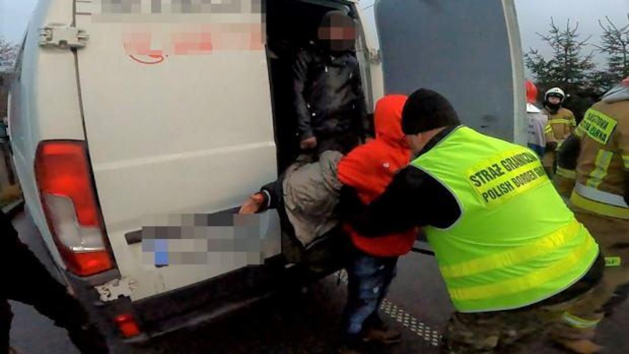 Polonya sınırında ülkeye girmeye çalışan 23 Suriyeli kaçak göçmen yakalandı