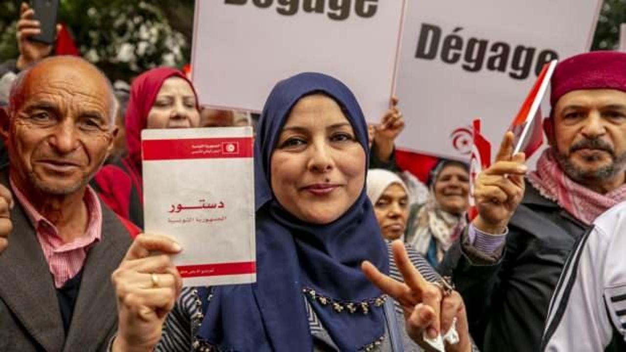 Tunus'ta Cumhurbaşkanı Said protesto edildi