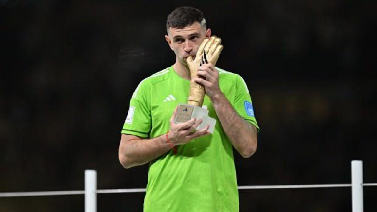 G&ouml;zyaşlarını tutamadı! Martinez'den duygusal a&ccedil;ıklama