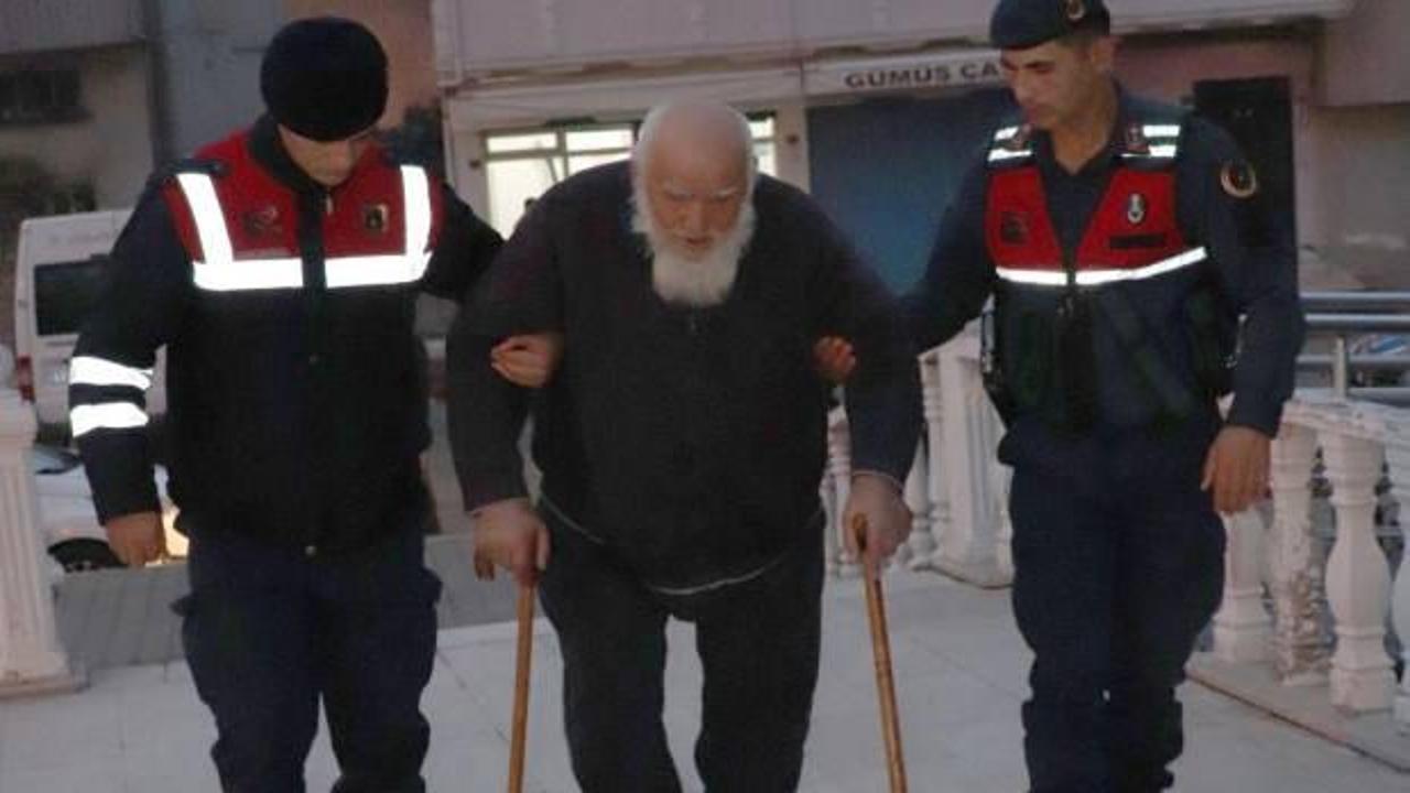 Oğlunu &ouml;ld&uuml;ren 95 yaşındaki baba tutuklandı!