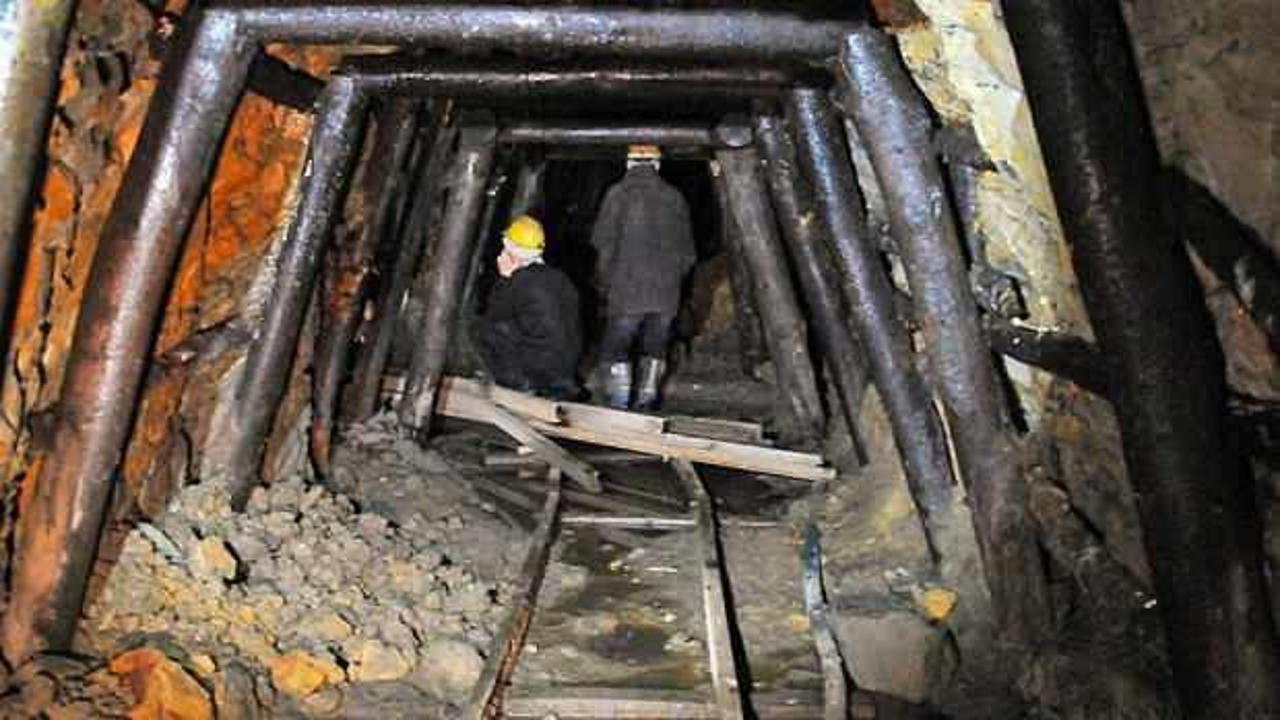 Çin'in Uygur Özerk Bölgesi'nde altın madeni çöktü: 18 kişi enkaz altında kaldı