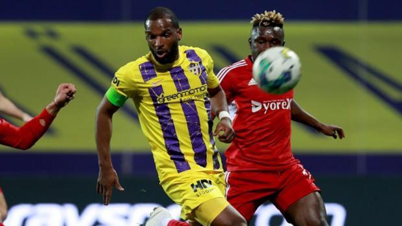 Ryan Babel Halil Umut Meler'i eleştirdi