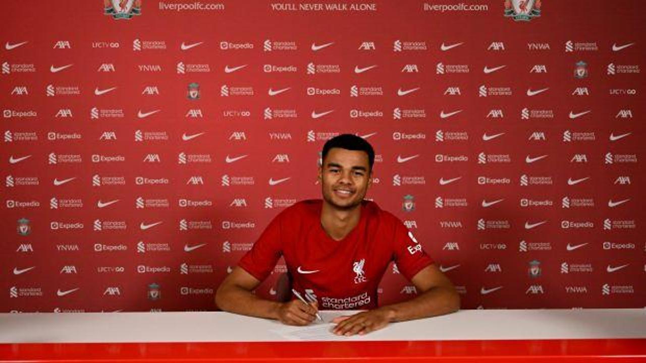 Liverpool Gakpo'yu resmen duyurdu!