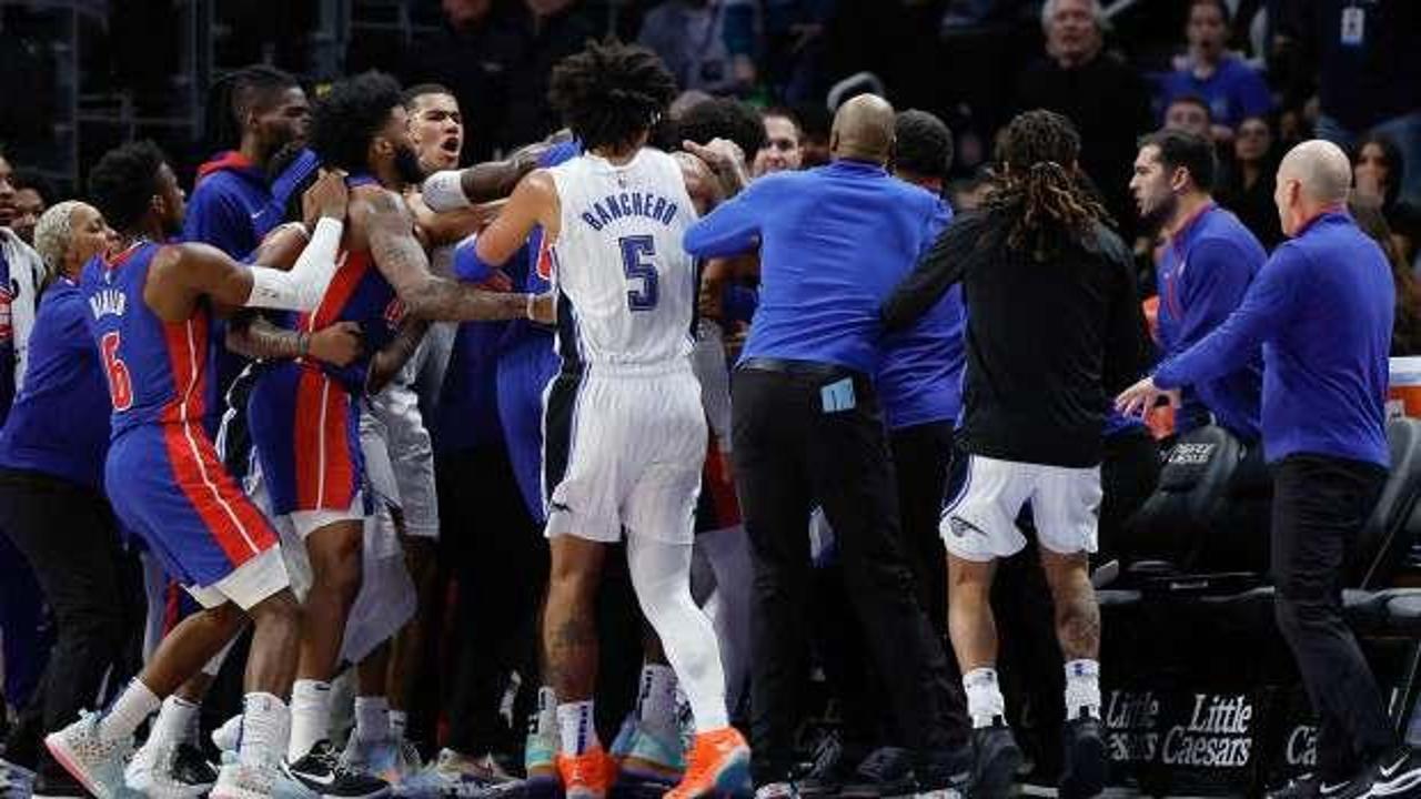 Pistons-Magic maçındaki olaylar nedeniyle 11 oyuncuya ceza verildi